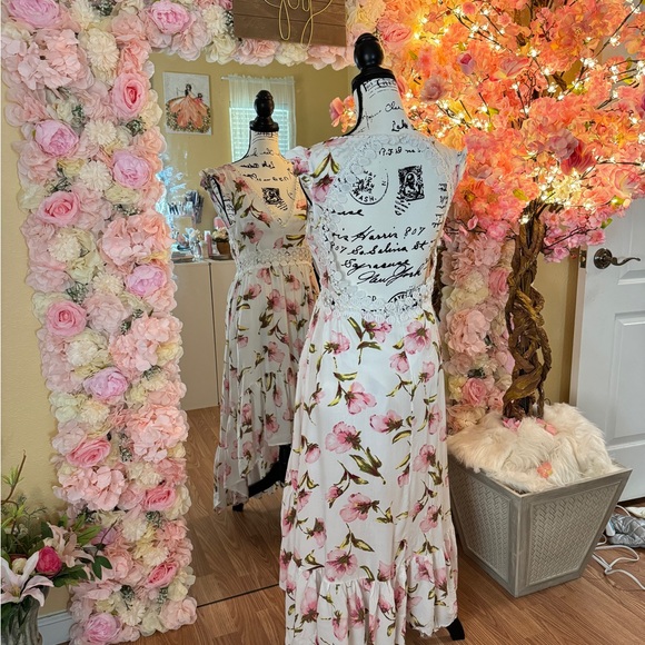 Dress - Picture 5 of 5